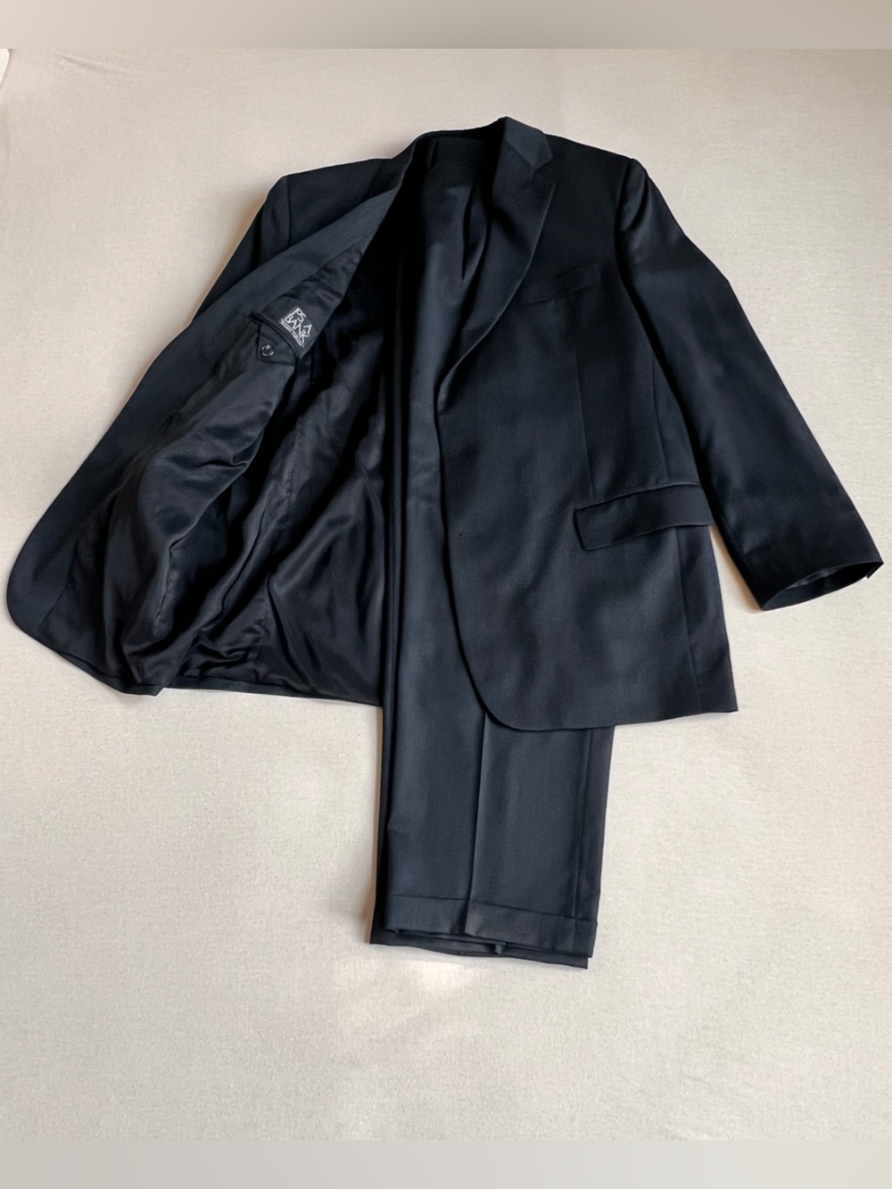 Jos. A. Bank Traveller Collection Dark Charcoal Two-Piece Suit Men’s Size 46L